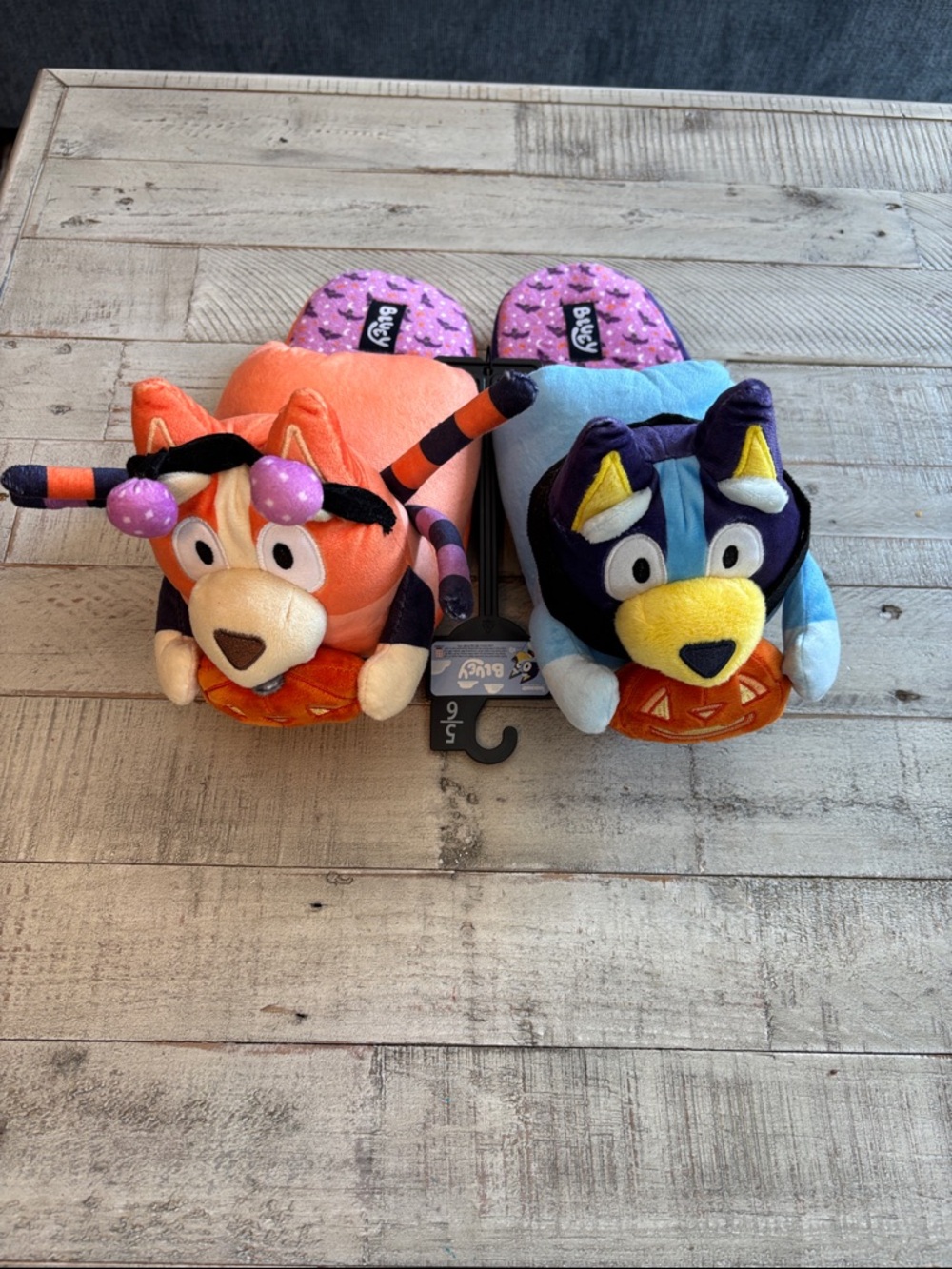 Bluey Slippers Womens 5/6 - Orange & Blue